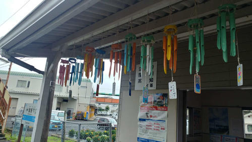 〈7〉伊予宮野下駅の竹風鈴