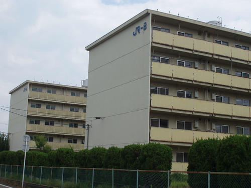 （5）今は使用されていないJRの社宅。往時は多くの人が働いていたことが分かる