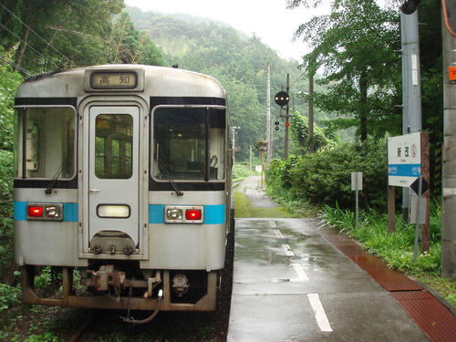 〈2〉新改駅に到着