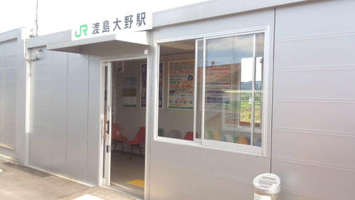 〈5〉2013年の渡島大野駅。旧駅舎は取り壊されプレハブだった