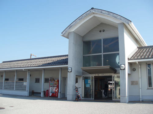 〈5〉本線と多賀線の乗換駅となる高宮駅