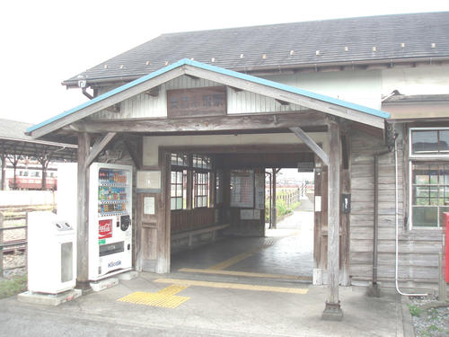 ＜6＞「美濃赤坂駅」の文字板に歴史を感じる