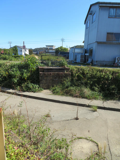 〈9〉ところどころに遺構が残っている