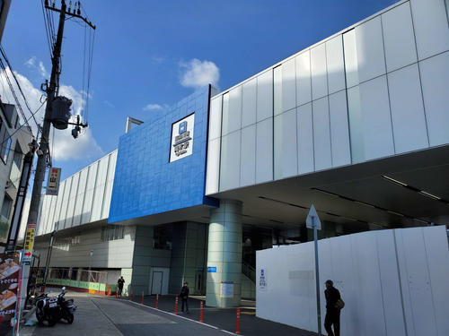 〈8〉昨秋、完全に高架駅となった青木駅