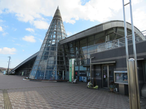 〈2〉特徴的な井原駅の駅舎