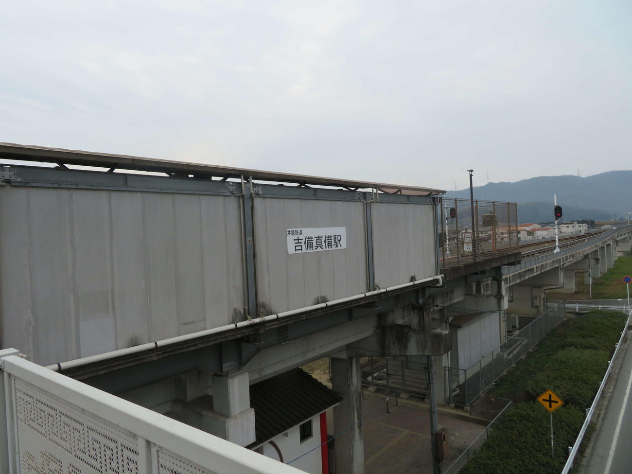 〈5〉高規格でつくられている井原鉄道。吉備真備駅も高架