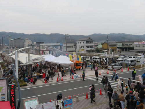 〈11〉井原駅前の様子