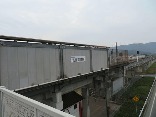 〈5〉高規格でつくられている井原鉄道。吉備真備駅も高架