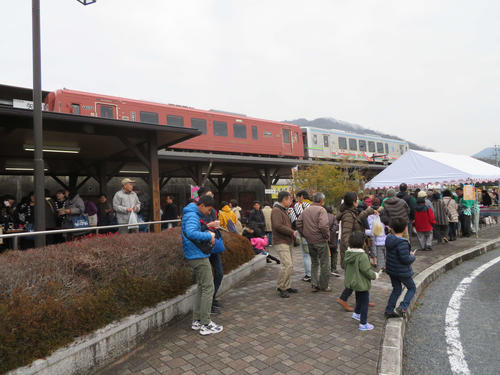 〈8〉矢掛駅前の様子