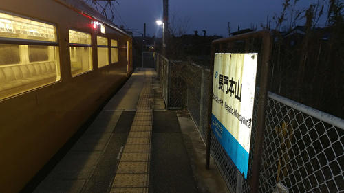 〈4〉長門本山で出発を待つ午後唯一の電車