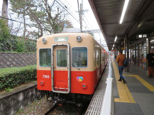 〈4〉武庫川駅から赤銅色車両に乗車