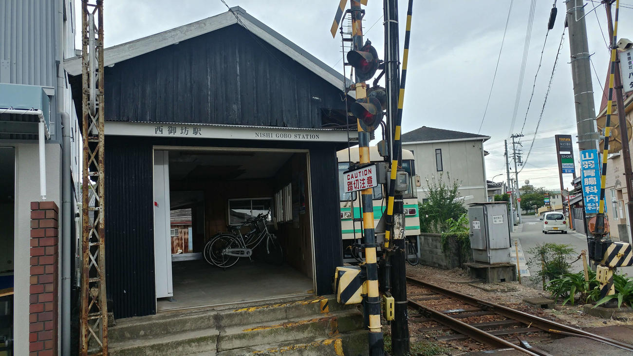 〈7〉西御坊の駅舎