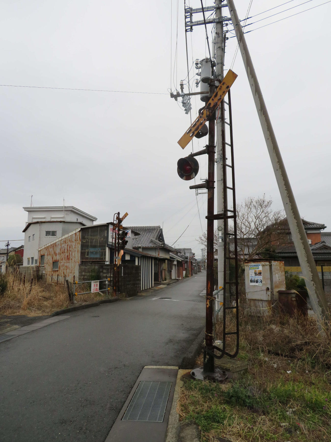 〈4〉今も踏切が残っている