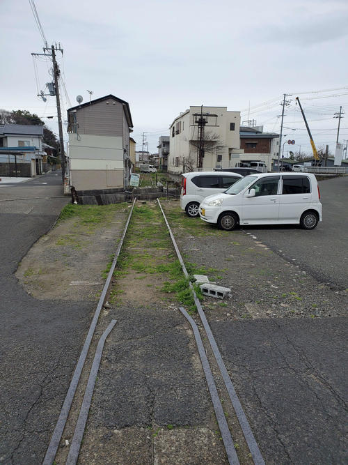 〈1〉終点の西御坊から先もレールは続いている