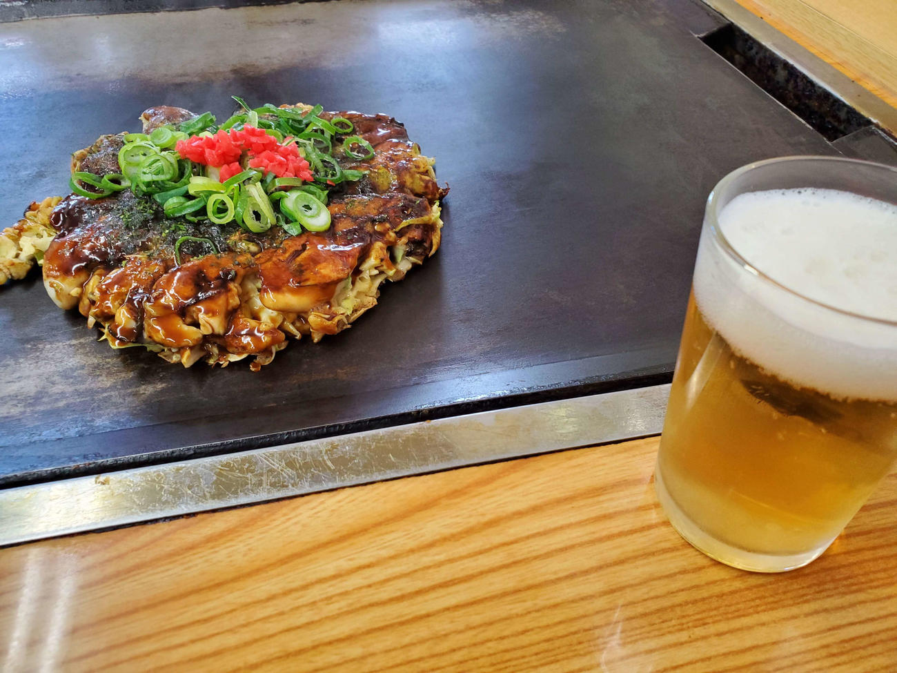 〈10〉カキオコとビール。絶妙に合う