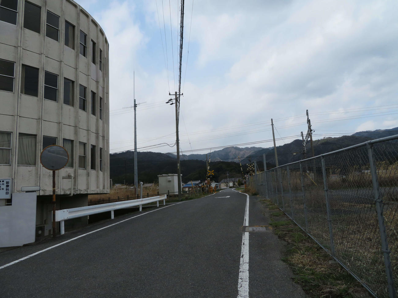 〈2〉30分かけて、線路と駅跡が見えてきた