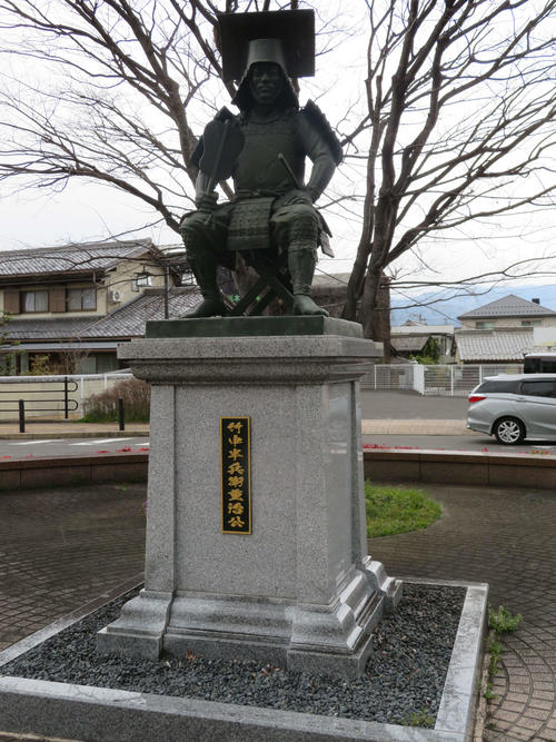 〈10〉垂井といえば軍師・竹中半兵衛。駅前に銅像がある