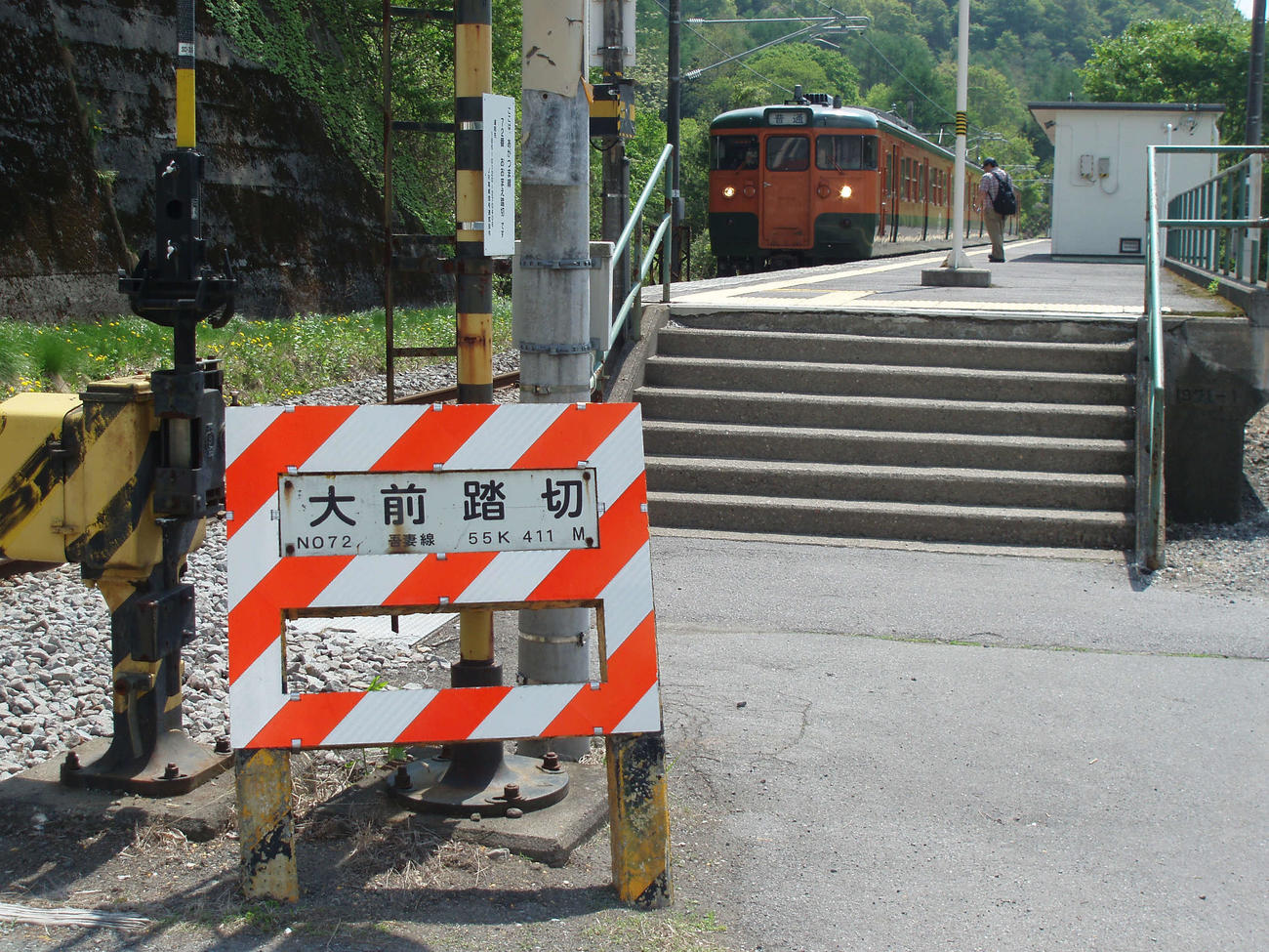〈5〉大前駅はホームに待合室だけの簡素なつくりとなっている