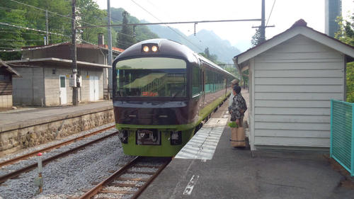 〈9〉リゾートやまどりの停車駅でもあった