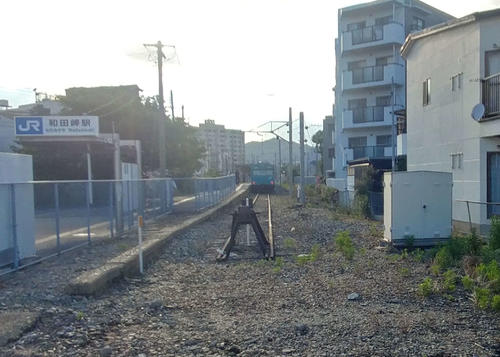 〈12〉和田岬駅の車止め。かつてはさらに線路が延びていた