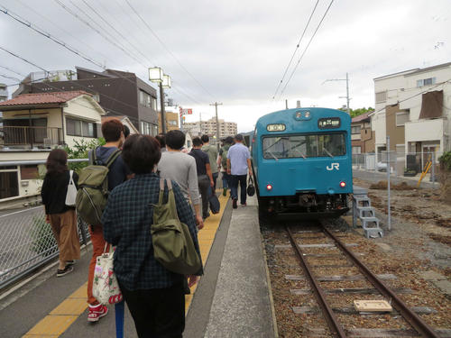 〈8〉通勤時間帯は多くの乗客が利用する