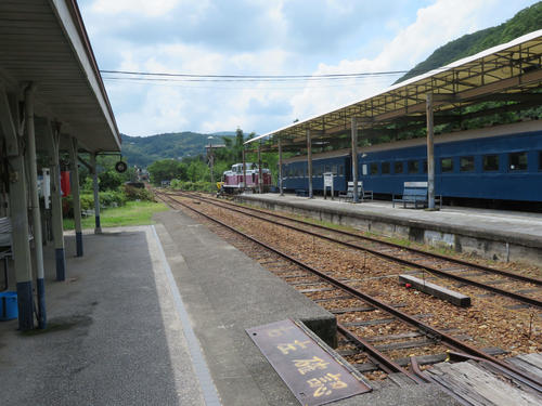 〈12〉広い構内が残る