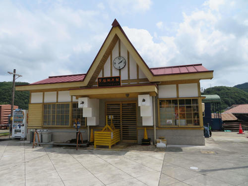 〈6〉公園内の「終点」として新設された黄福柵原駅