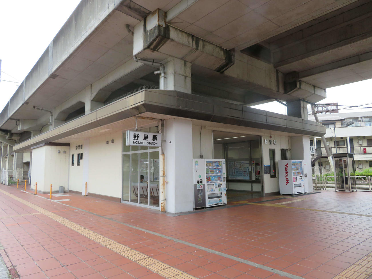 〈4〉高架駅で利用者も多い野里駅