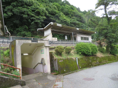 〈13〉山中にたたずむ長谷駅
