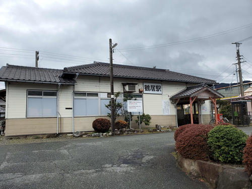 〈9〉鶴居駅も明治27年からの駅舎が残る（今年3月撮影）