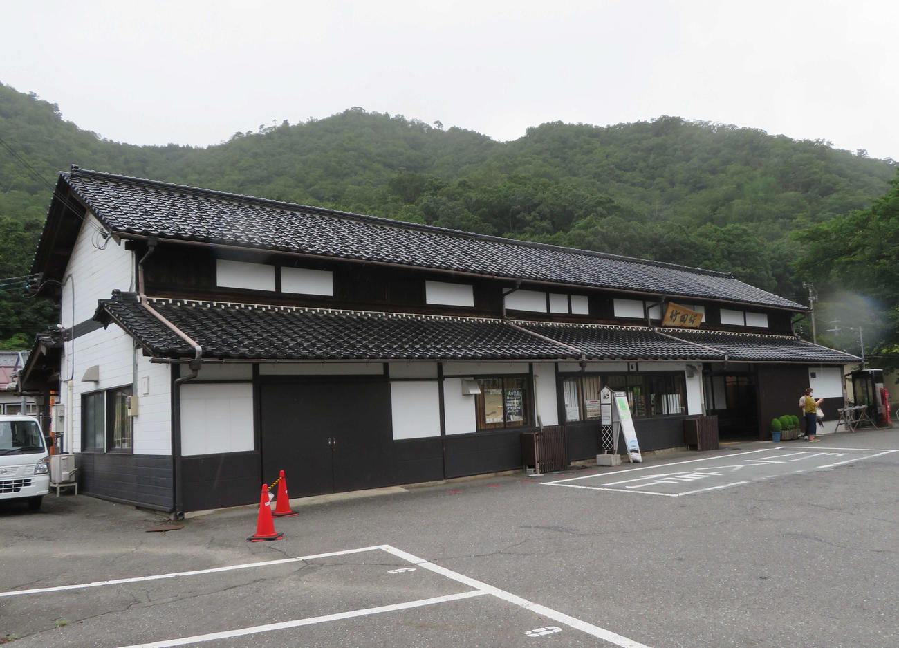 〈3〉明治からの重厚な駅舎が残る竹田駅