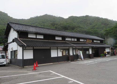 〈3〉明治からの重厚な駅舎が残る竹田駅