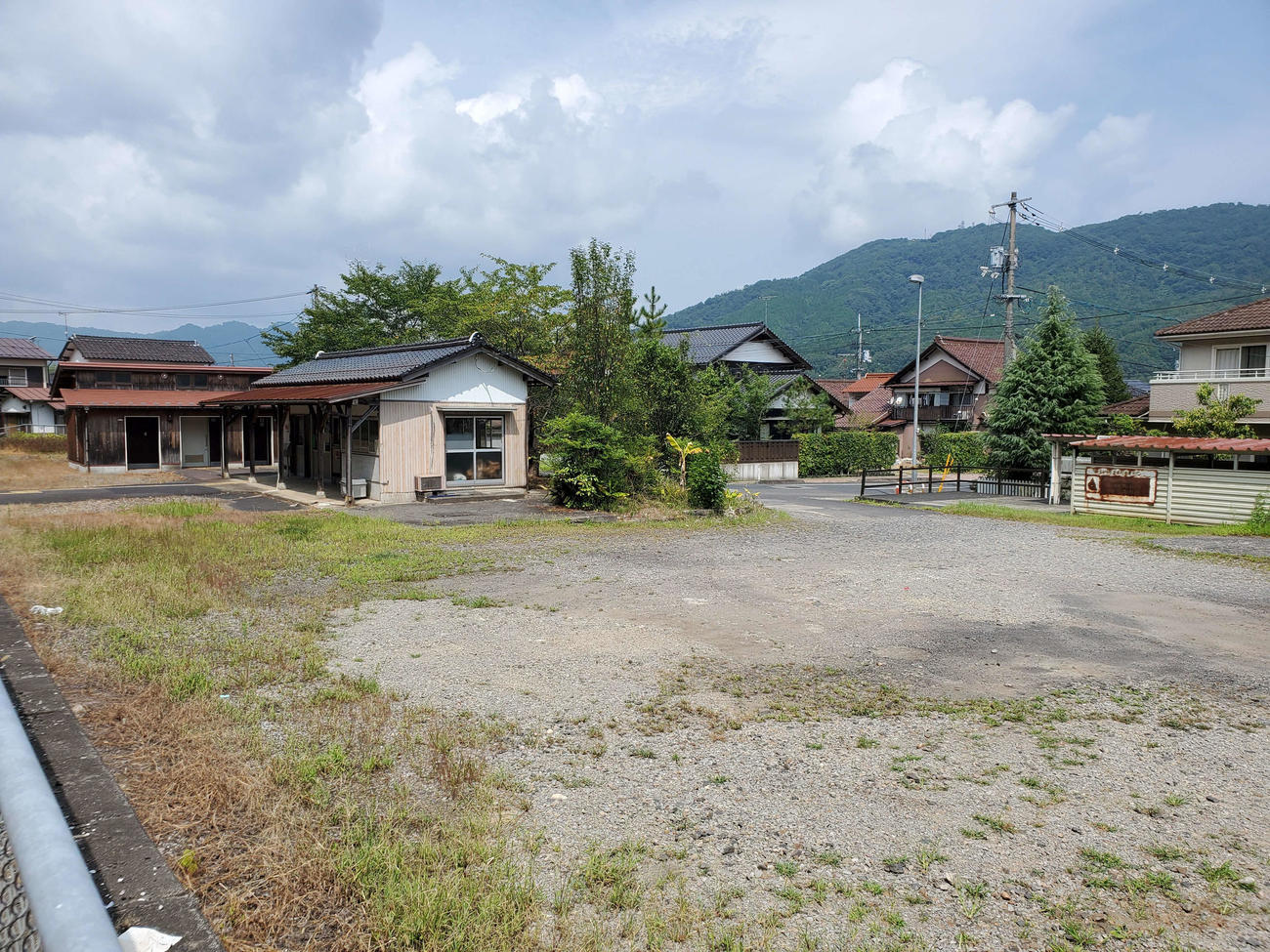 〈14〉河原駅には多くの側線があったと想像される広い空間がある