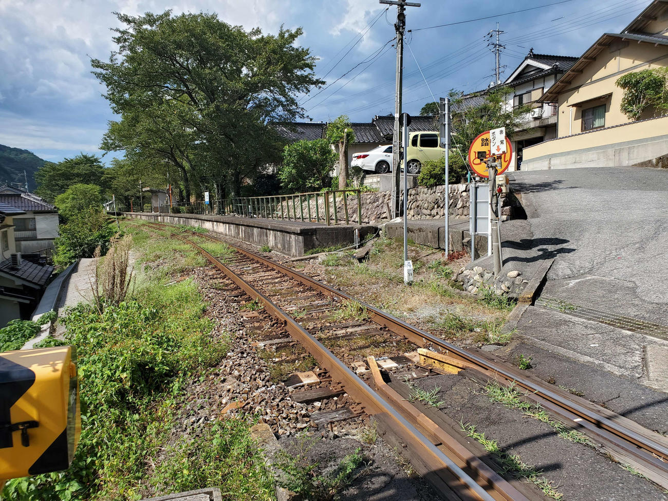 〈5〉三浦駅は高台のカーブに設置されている
