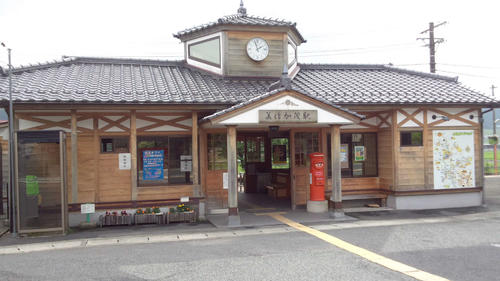 〈17〉岡山県内の因美線では最も規模の大きい美作加茂駅（2013年7月）