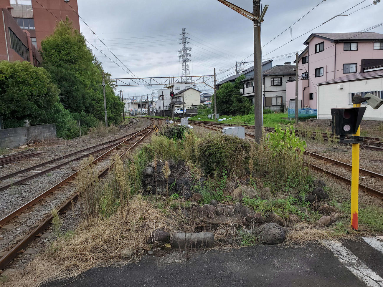 〈14〉かつては貨物の重要駅だった岳南原田には多くの引き込み線跡が残る