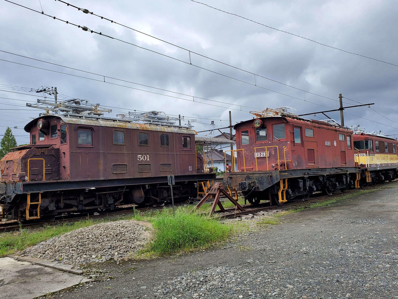 〈10〉岳南富士岡駅にはかつて活躍した機関車が留置、展示されている