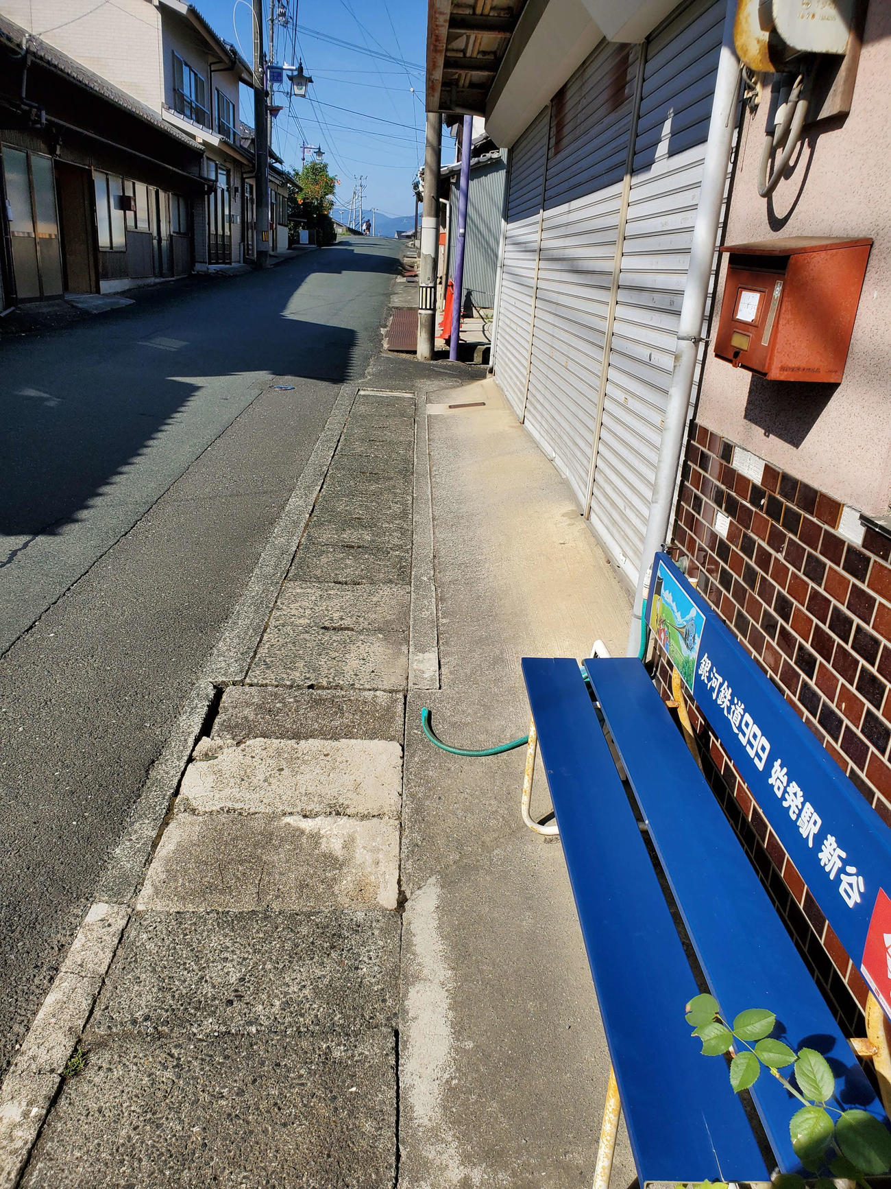 〈5〉街のベンチには「銀河鉄道999始発駅」の文字