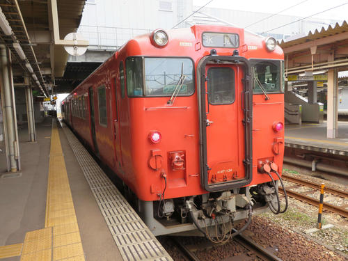 〈1〉高岡駅から氷見線のキハ47に乗車