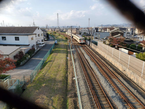 〈2〉陸橋から見るとなお分かりやすい