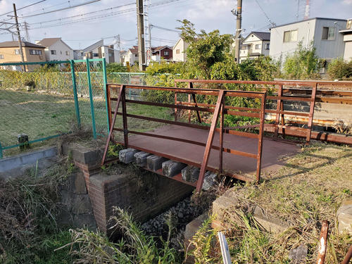 〈3〉小さな橋梁が残る