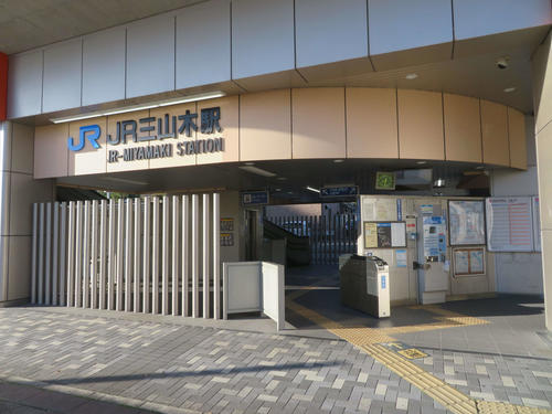 〈5〉JR三山木駅は高架駅となっている
