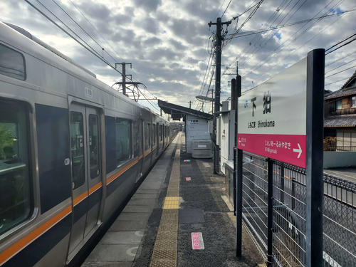 〈9〉狭い下狛駅のホームだが常に7両編成の電車が来る