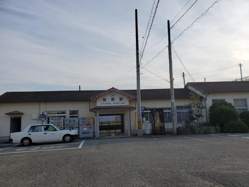 〈1〉板野駅は板野町の中心駅で全特急が停車する