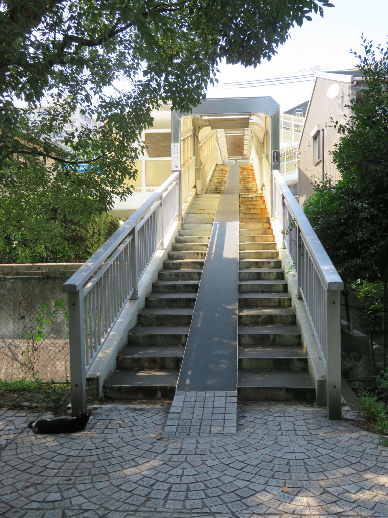 〈13〉事実上の南口は公園の中にある