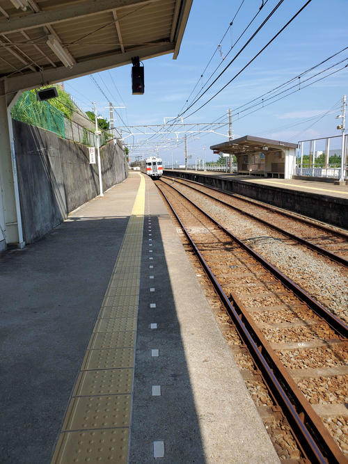 〈5〉東垂水駅は2面2線の構造