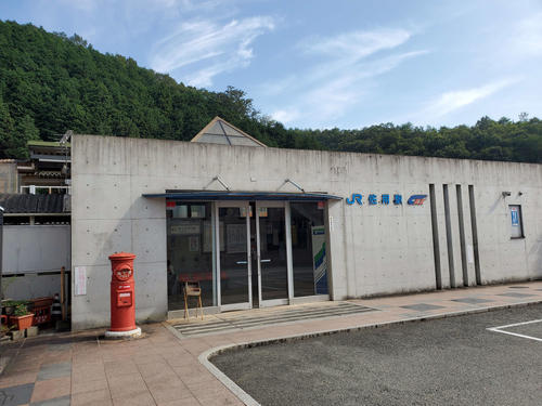 〈12〉佐用は智頭急行との接続駅。智頭急行の特急も停車する(2020年8月)