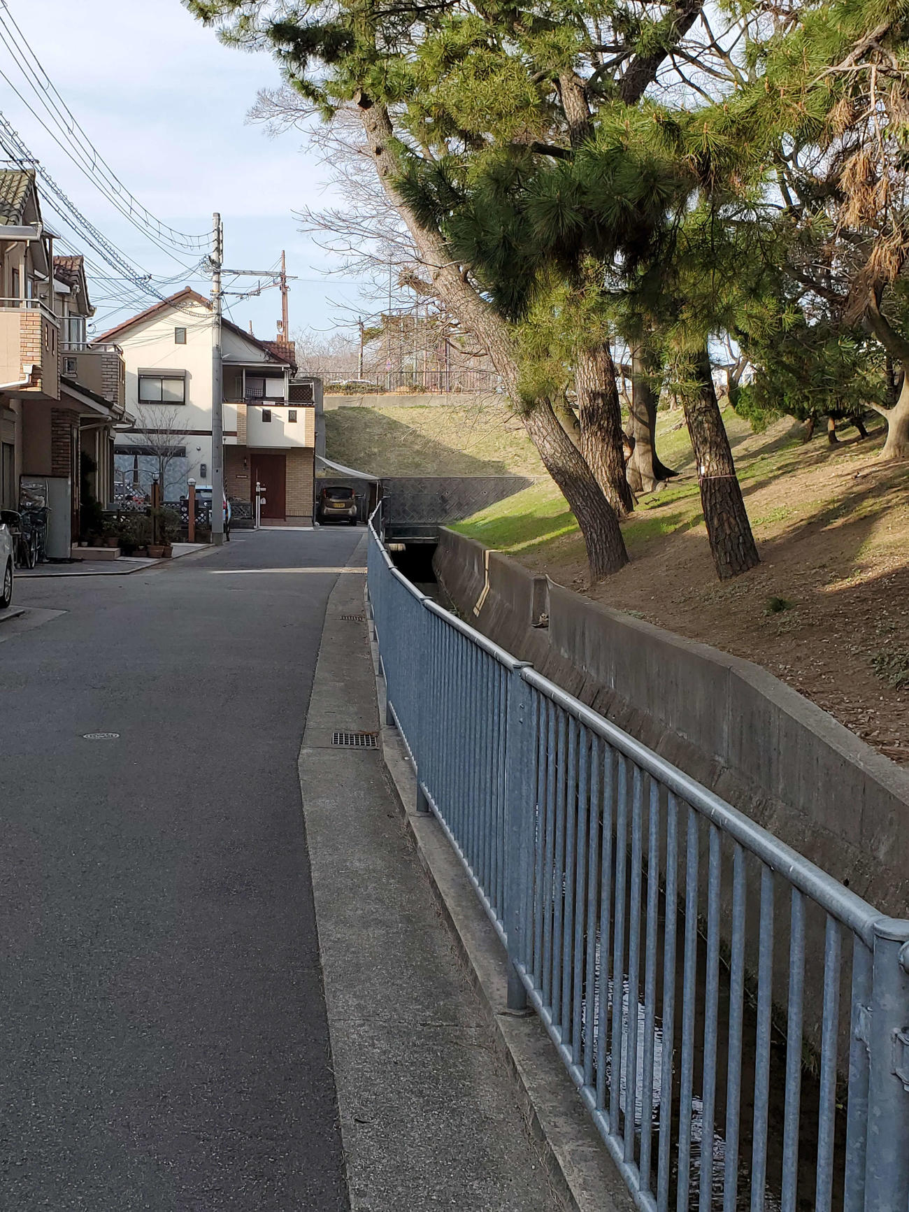 〈10〉奥の突き当たりが武庫大橋駅のあった部分