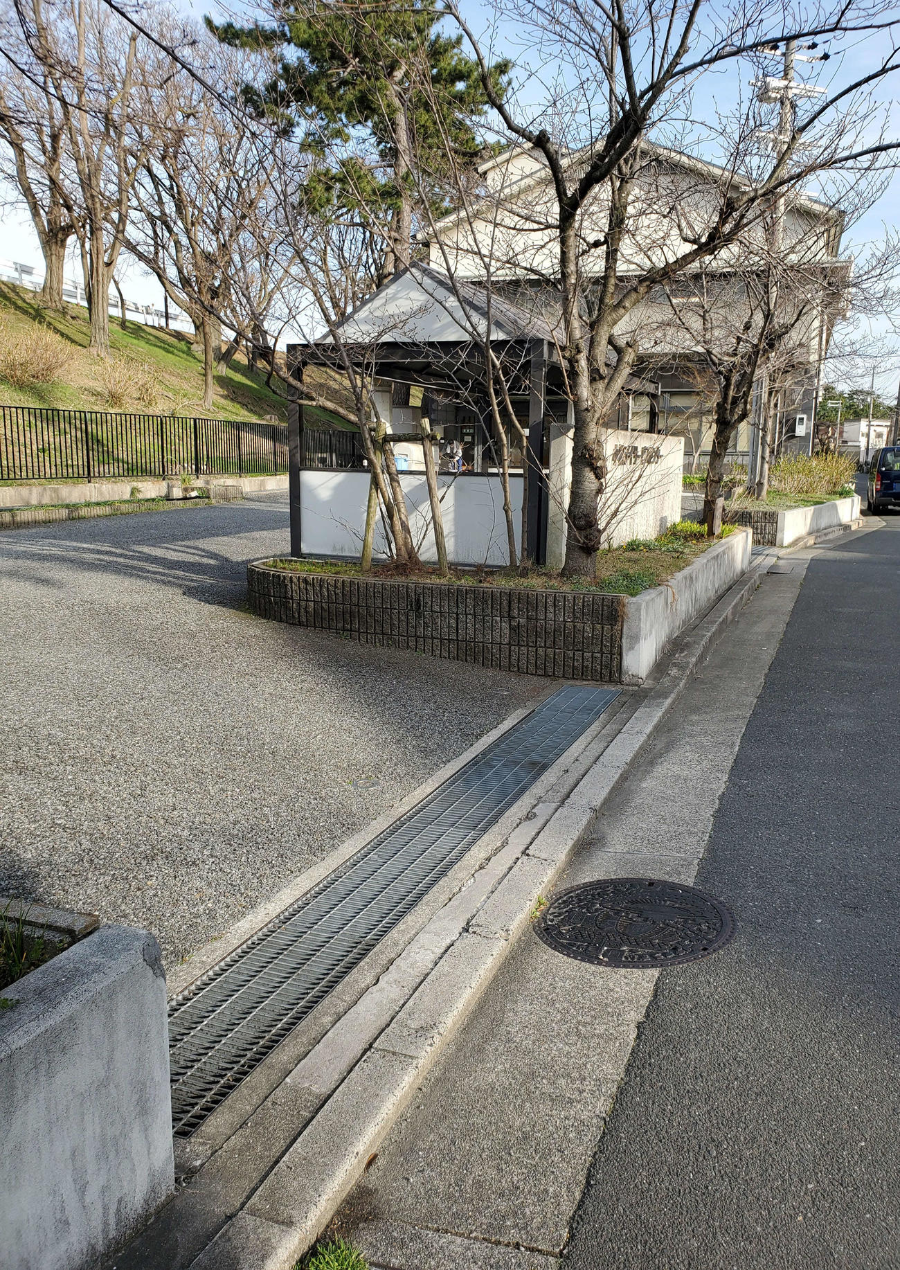 〈12〉小松駅はここにあったのだろうか。痕跡を示すものはない
