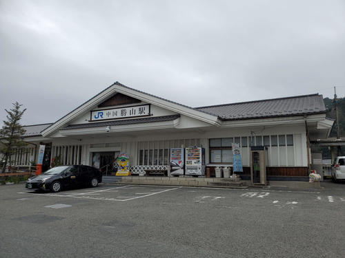 〈14〉中国勝山は観光の入り口らしく立派な駅舎